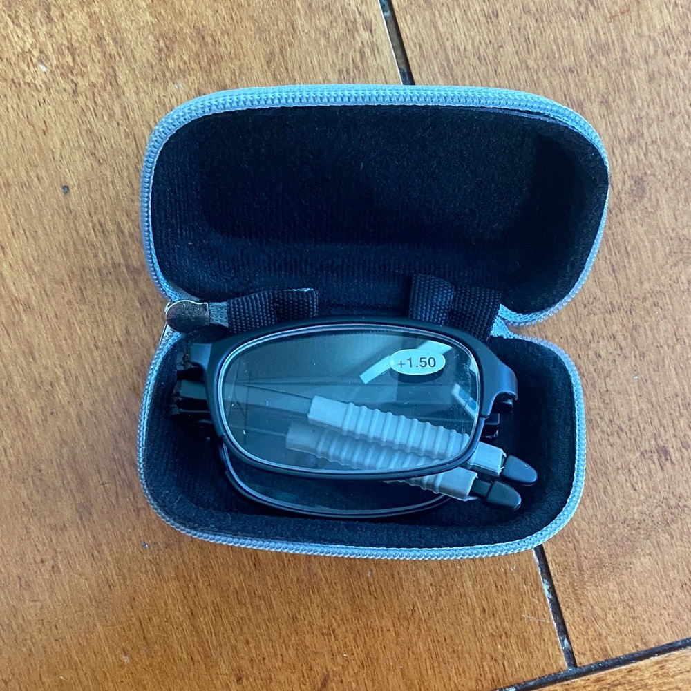 Foldable reading glasses. 1.50 strength. NWT